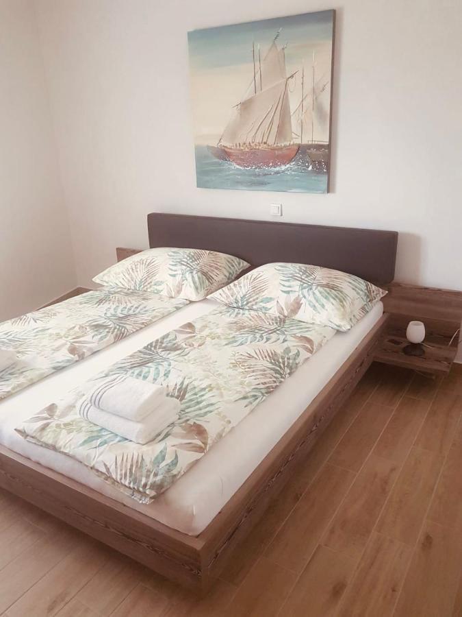 Apartmani Tin Starigrad Paklenica Bagian luar foto