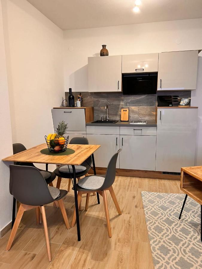 Apartmani Tin Starigrad Paklenica Bagian luar foto