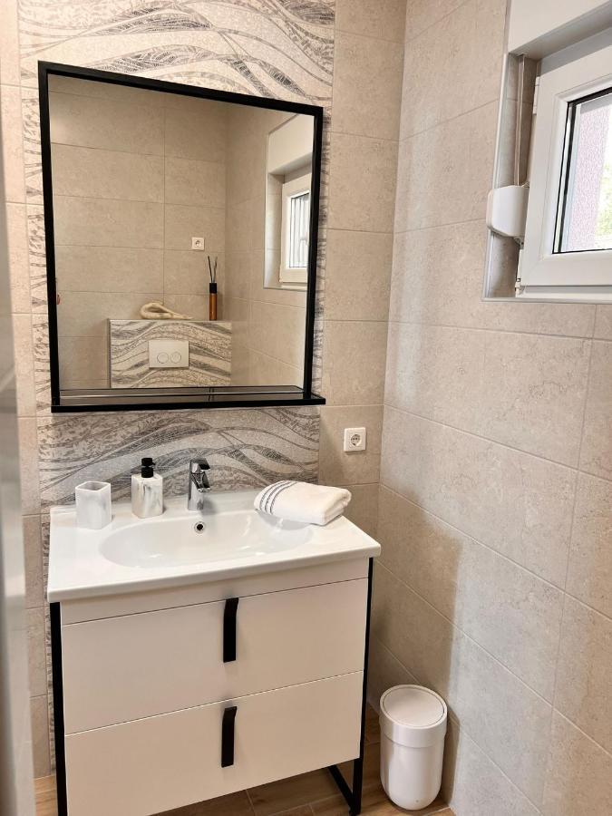 Apartmani Tin Starigrad Paklenica Bagian luar foto