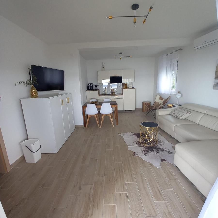 Apartmani Tin Starigrad Paklenica Bagian luar foto